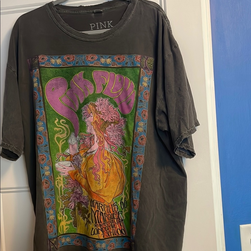 Urban Outfitters Black Pink Floyd Graphic Tee